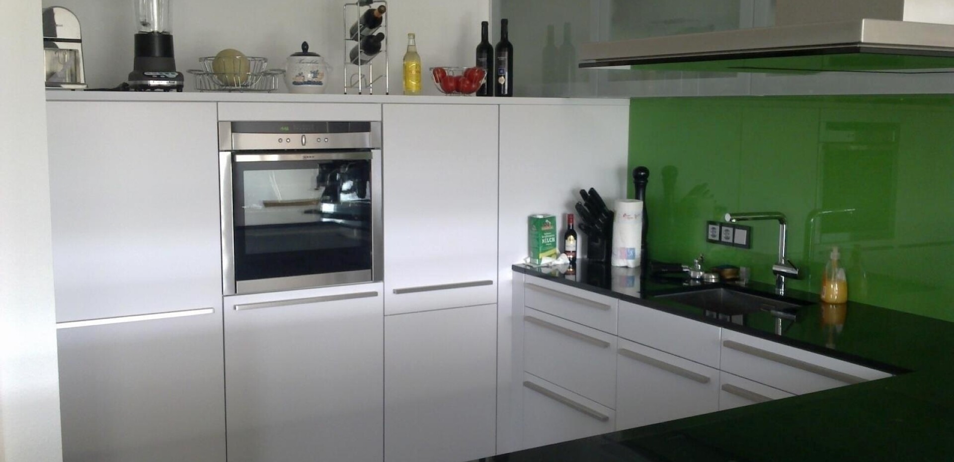 Bei diesem Kunden haben wir aus einer geschlossenen Küchensituation ein völlig neues Ambiente mit einer