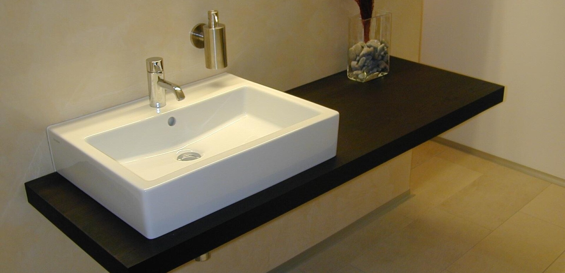 Waschtischplatte frei schwebend