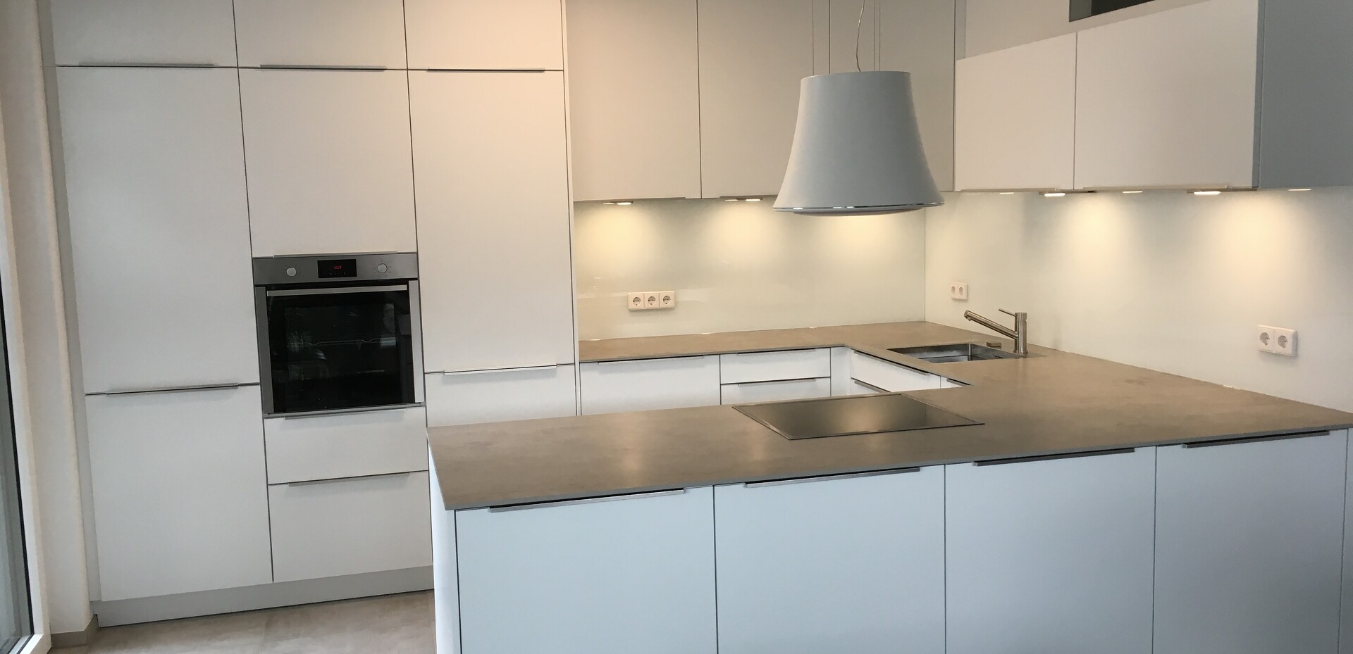 Umluft-Dunstabzugshaube optisch wie eine Lampe