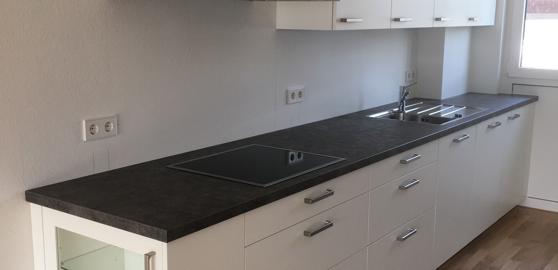 Zweizeilige Küche links